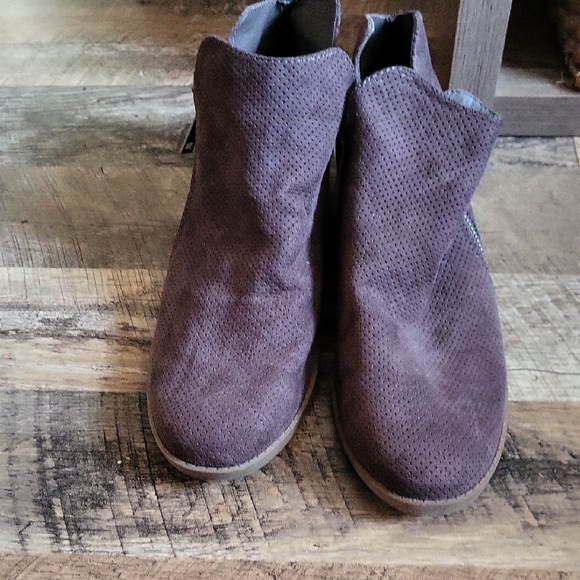 Universal Thread Textured Purple Booties - Picture 1 of 6